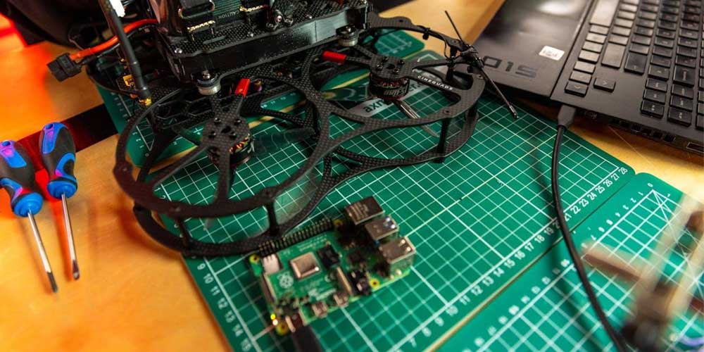 Raspberry Pi 5 для полевой связи и автономных систем: как построить стабильную инфраструктуру в сложных условиях