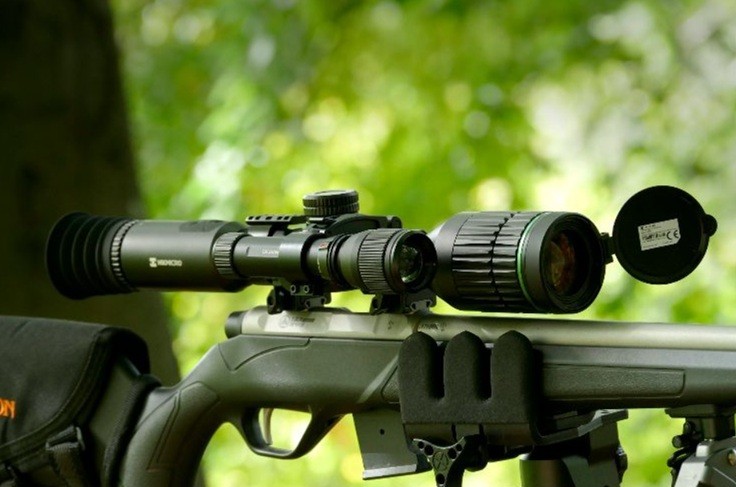 HikMicro ALPEX A50T під час польового використання в умовах недостатнього освітлення