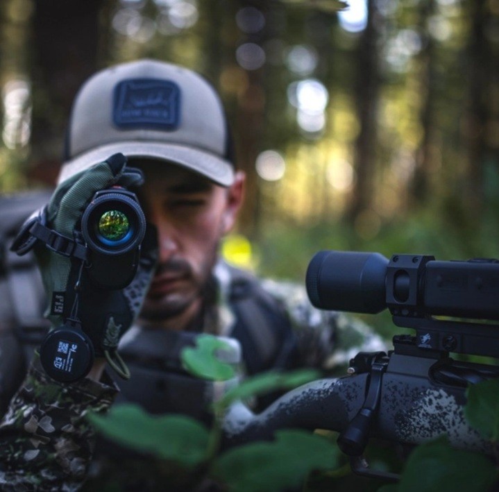 Использование тепловизора ATN BlazeHunter 635 во время полевого наблюдения