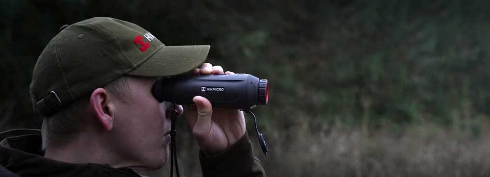 Тепловизор HikMicro Lynx во время ночного наблюдения за открытой местностью